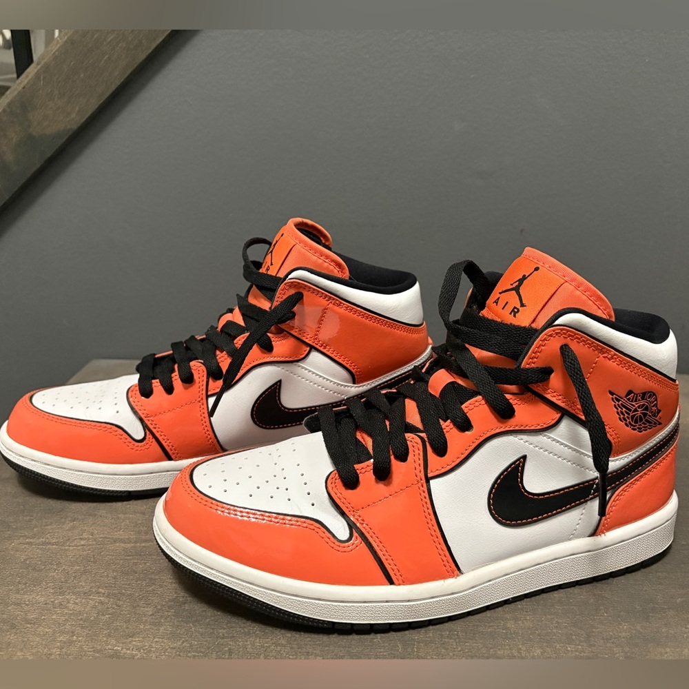 nike air jordan 1 mid SE turf orange